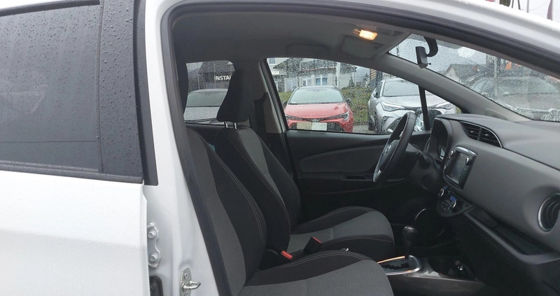 Toyota Yaris cena 55900 przebieg: 33820, rok produkcji 2014 z Czeladź małe 277